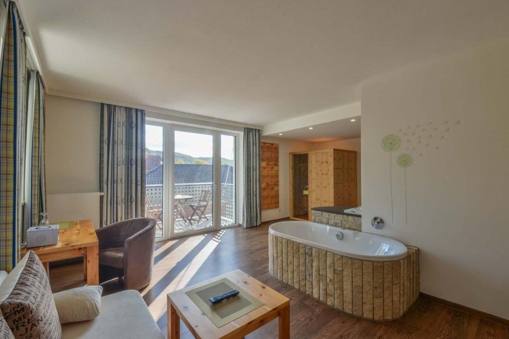 Hotel Gasthof Heckl Kinding Bagian luar foto