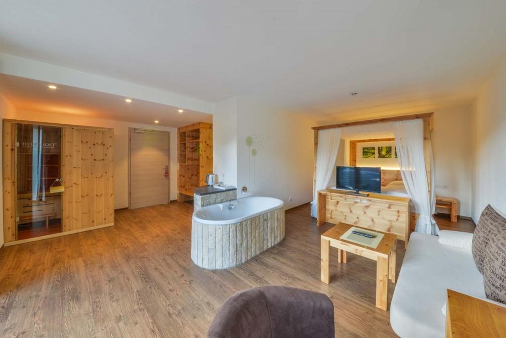 Hotel Gasthof Heckl Kinding Bagian luar foto